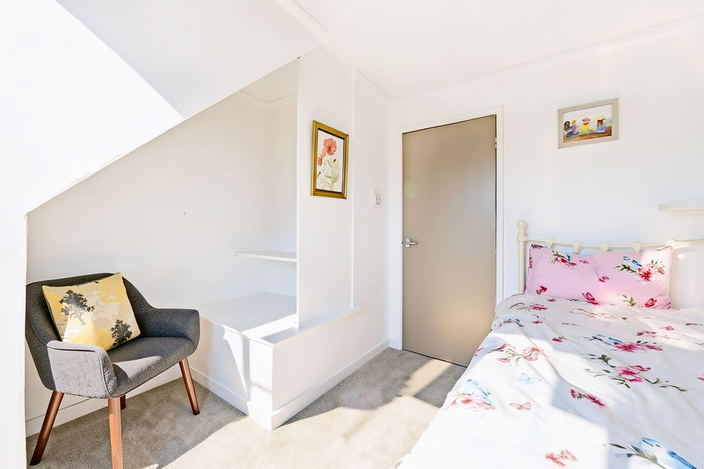 Bedroom- click for photo gallery